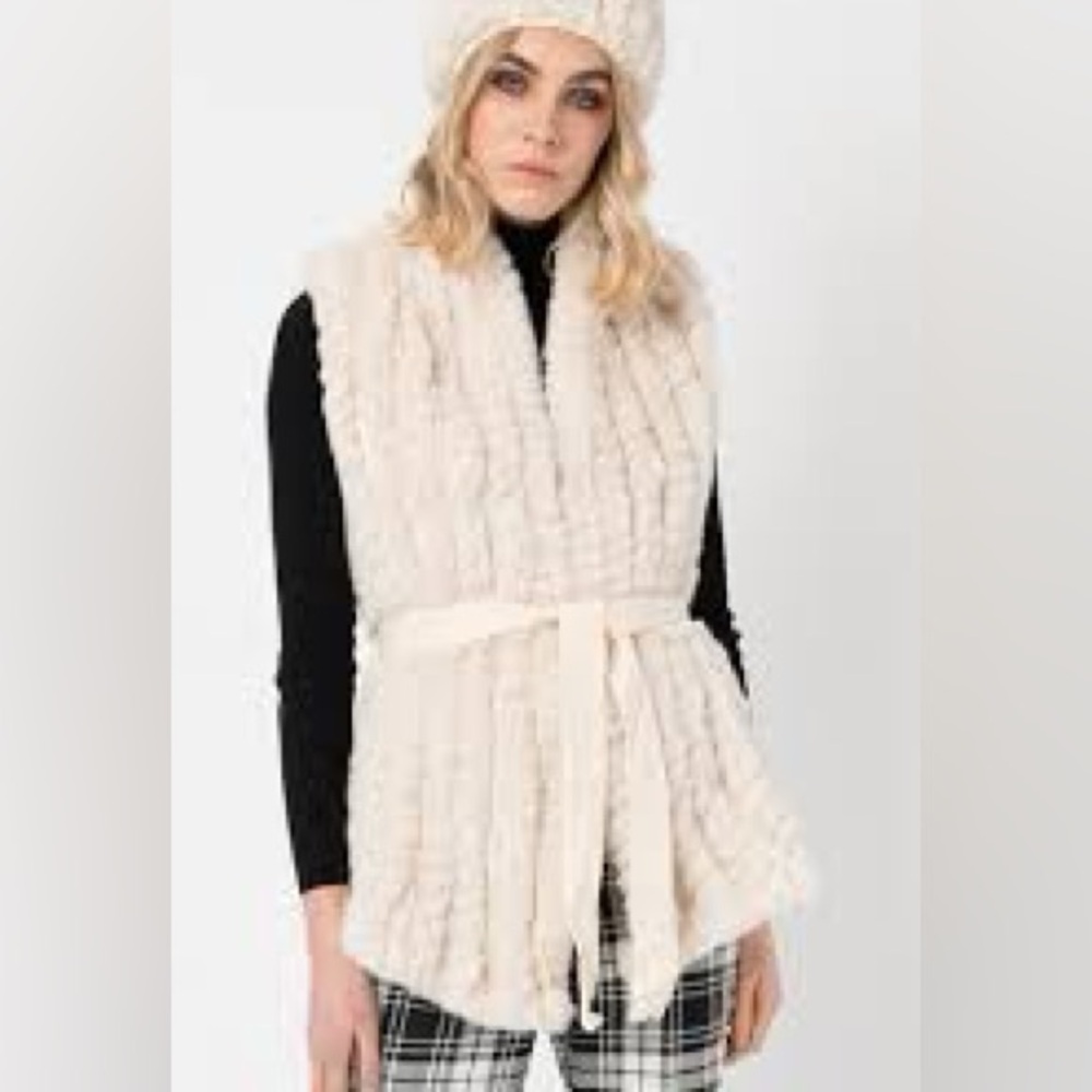 Pia Rossini faux fur vest in light pink no belt - Picture 4 of 6